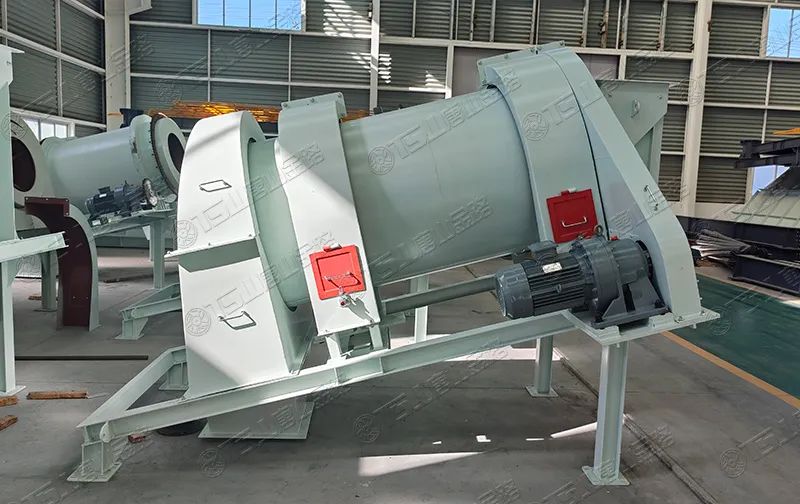 機(jī)制砂防離析、防揚(yáng)塵，有經(jīng)驗(yàn)的砂廠都在用加濕拌和機(jī)